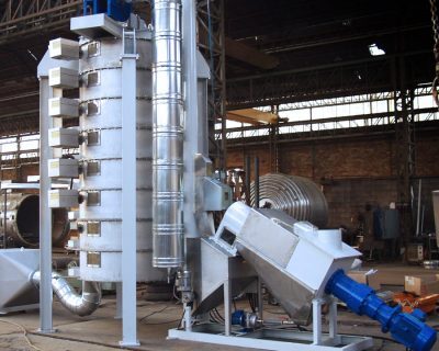 Microwave dryers for waste treatment